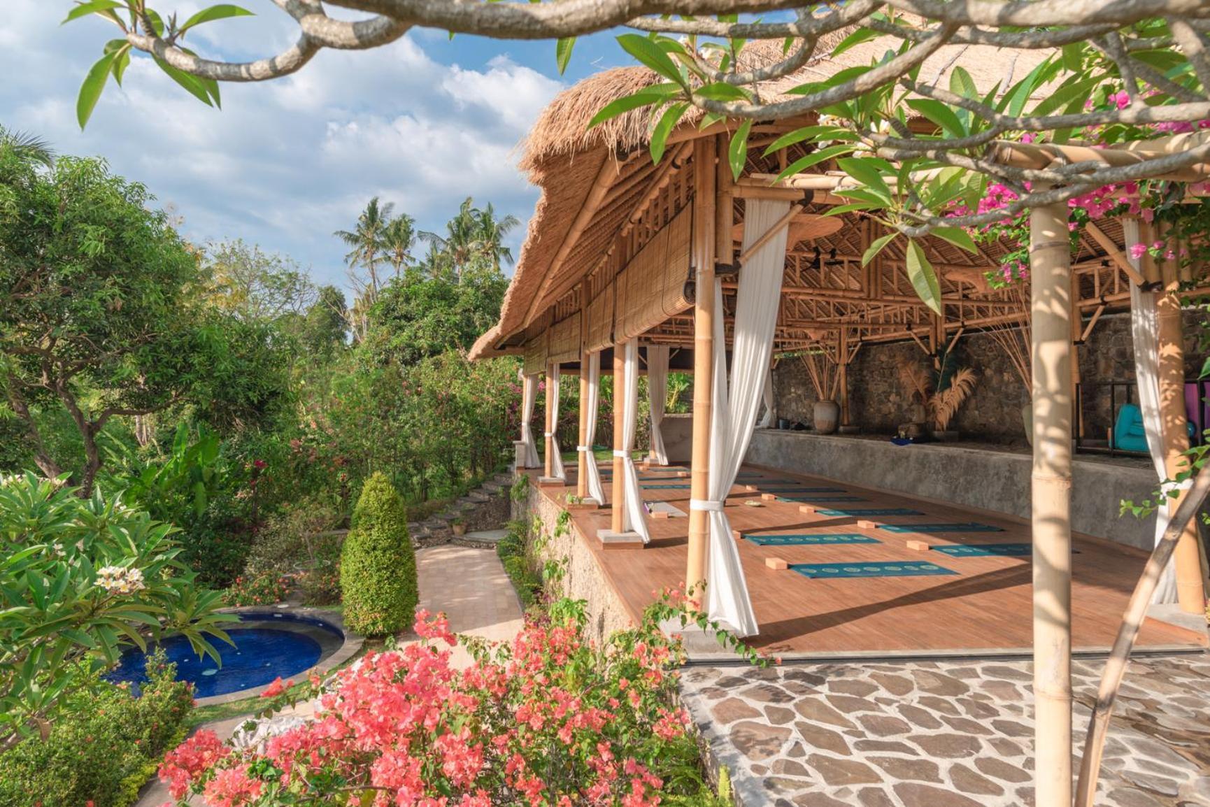 Alamanda Lovina Resort Exterior photo