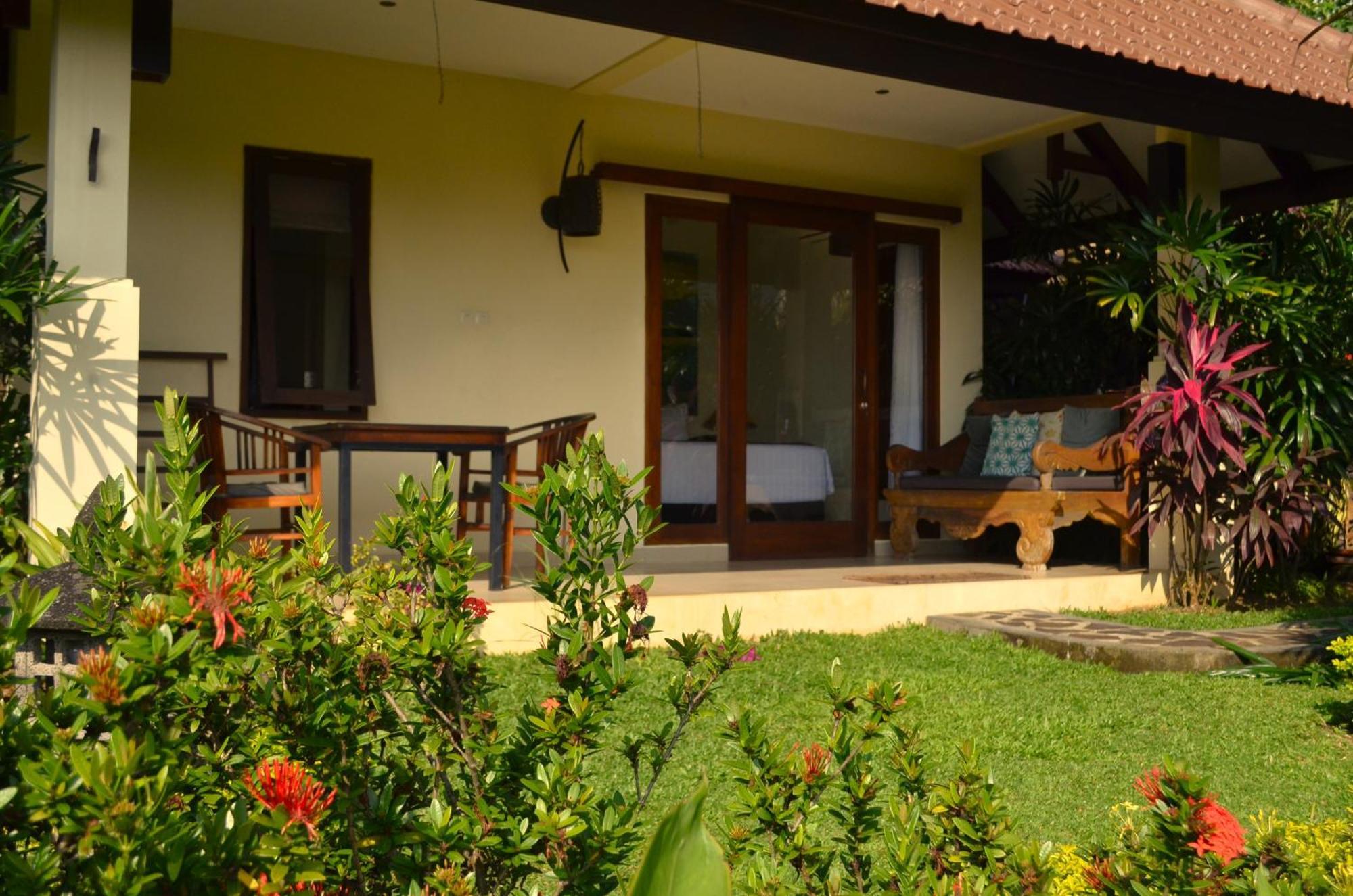 Alamanda Lovina Resort Exterior photo