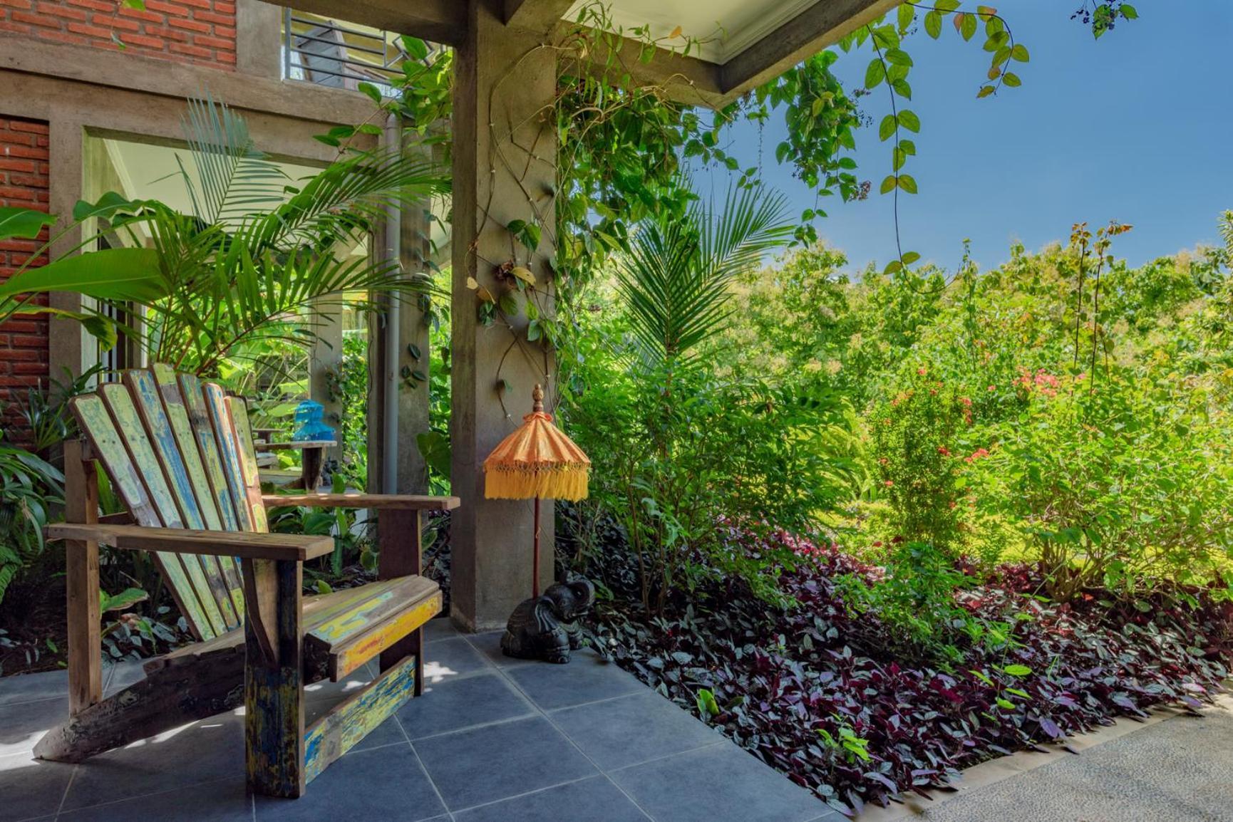 Alamanda Lovina Resort Exterior photo